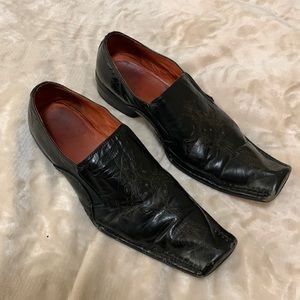 Robert Wayne “Rome” Leather Etched Cross Square Toe Loafers. Size 9 black.